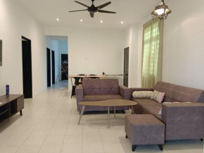 Cozy, Spacious Gambang Homestay